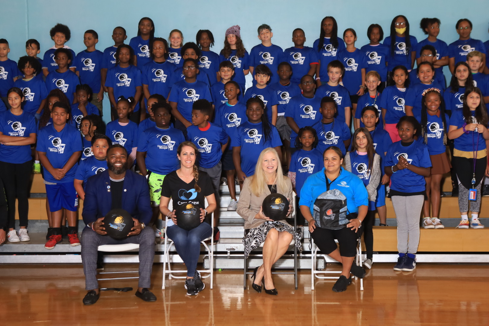 Wellington, Fla., Mayor Anne Gerwig (front row, center) stopped by to visit the AmeriHealth Caritas Partnership’s Healthy Hoops event at Neil S. Hirsch Family Boys & Girls Club in Wellington on June 14. She was joined by Wellington Boys & Girls Club Executive Director Cergile Sincere as well as AmeriHealth Caritas Partnership staff and AmeriHealth Caritas Florida Care Crew volunteers.